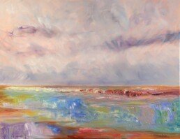 Obra de arte al oleo sobre lienzo que refleja las vibraciones profundas que la pintora siente contemplando el mar inmenso, y que ella lo expresa en esta pintura colorida horizontal de 90 x 70 cm